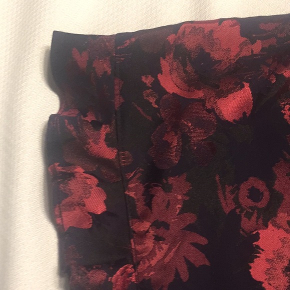 NWT Express mini skirt with a ruffle hem - Picture 4 of 5